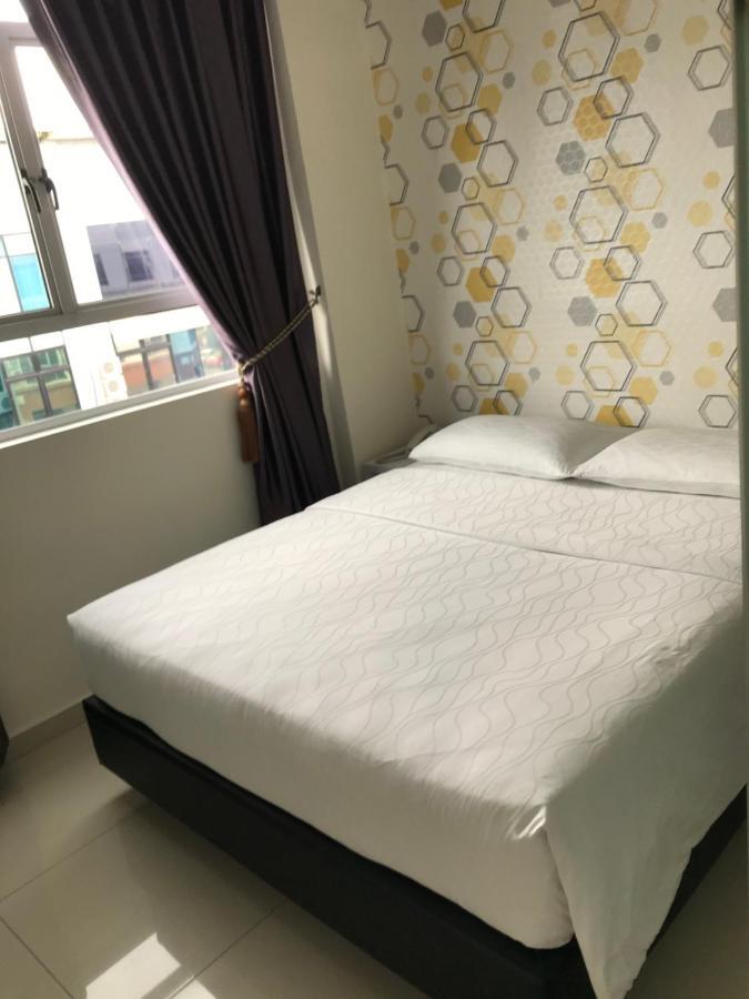 Goody Hotel Johor Bahru Bagian luar foto