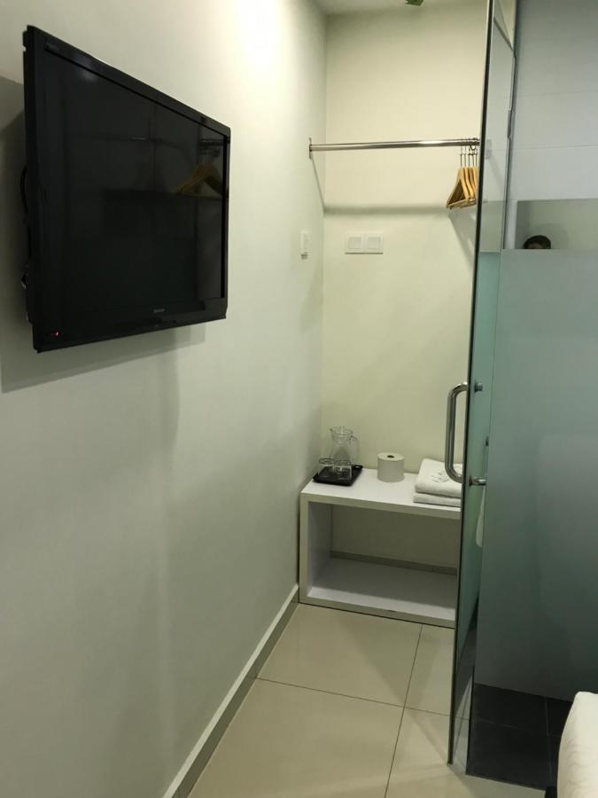 Goody Hotel Johor Bahru Bagian luar foto