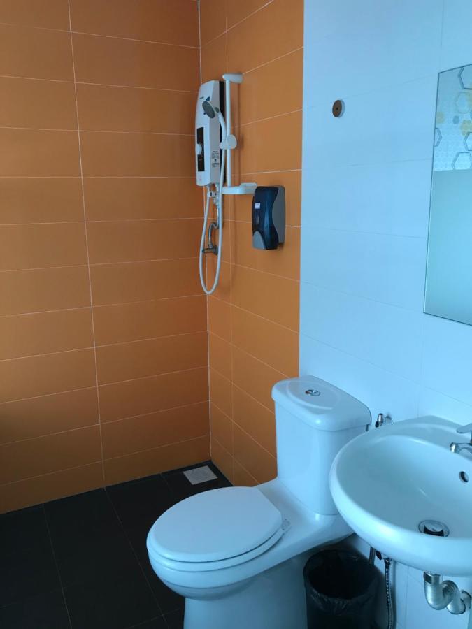 Goody Hotel Johor Bahru Bagian luar foto
