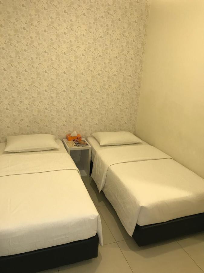 Goody Hotel Johor Bahru Bagian luar foto