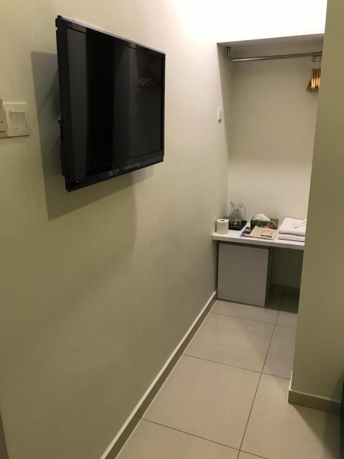 Goody Hotel Johor Bahru Bagian luar foto